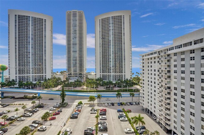 Building Photo - 1833 S Ocean Dr