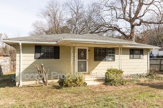 Building Photo - 303 Ridgeway Dr