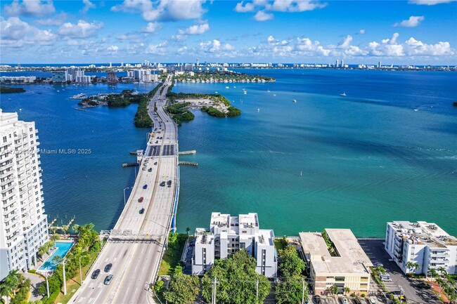 Building Photo - 7899 NE Bayshore Ct