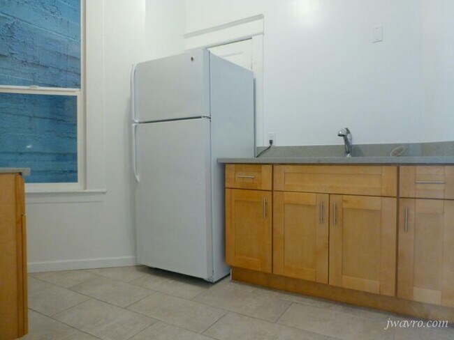 Building Photo - 729 Hyde St