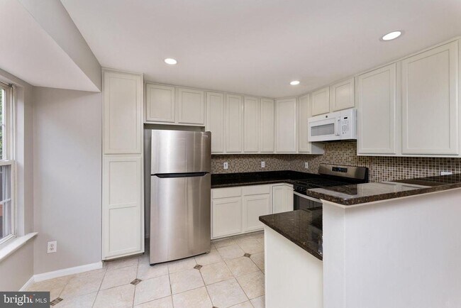 Building Photo - 4869 Benecia Ln