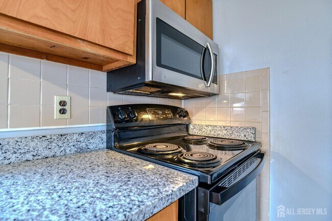 Building Photo - 345 Lincoln Blvd