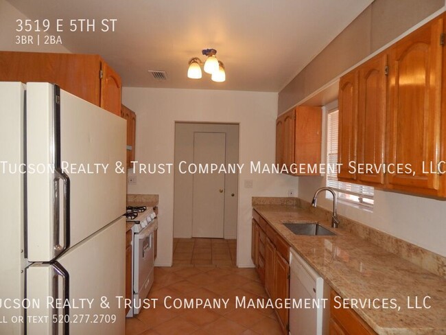 Building Photo - In the heart of Tucson, your new home awaits,