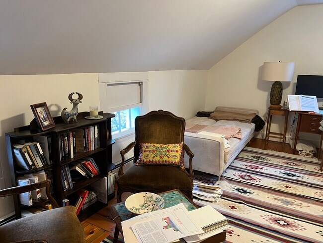 Building Photo - Beautiful In-Town Two Bedroom...