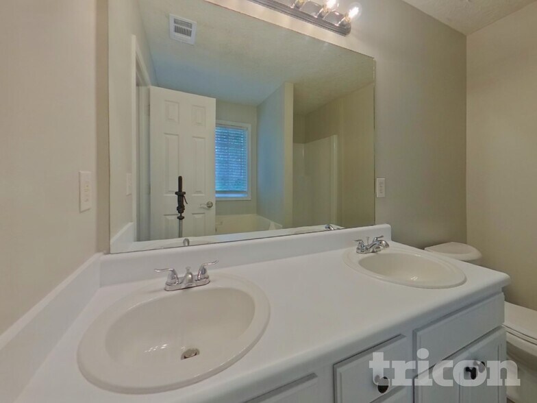 Building Photo - 89 Hugh Ave