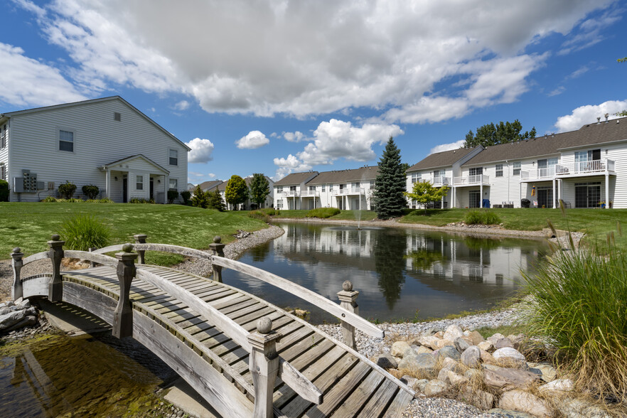 Primary Photo - Sylvan Lakes Apartments