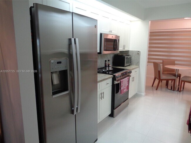 Building Photo - 701 SW 141st Ave
