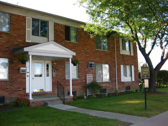 West Building - Kelly Square Apartments