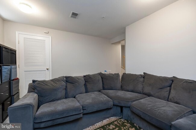 Building Photo - 4004 Meadow Trail Ln
