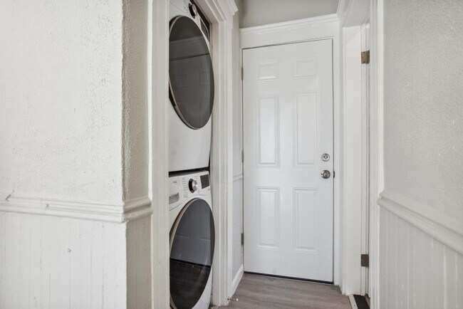 Building Photo - 33 Jackson St