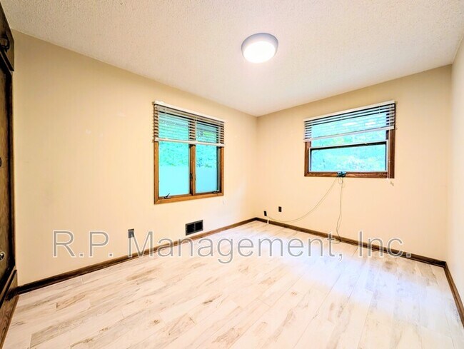 Building Photo - 15740 Pilar Rd N