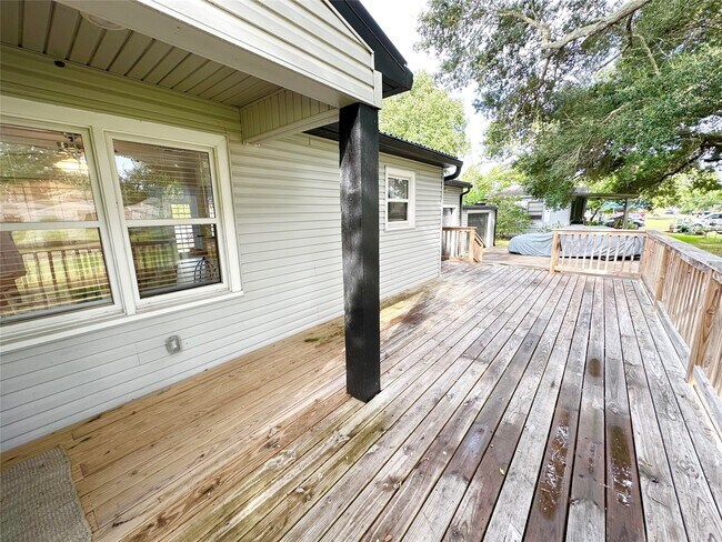 Building Photo - 8021 White Ave