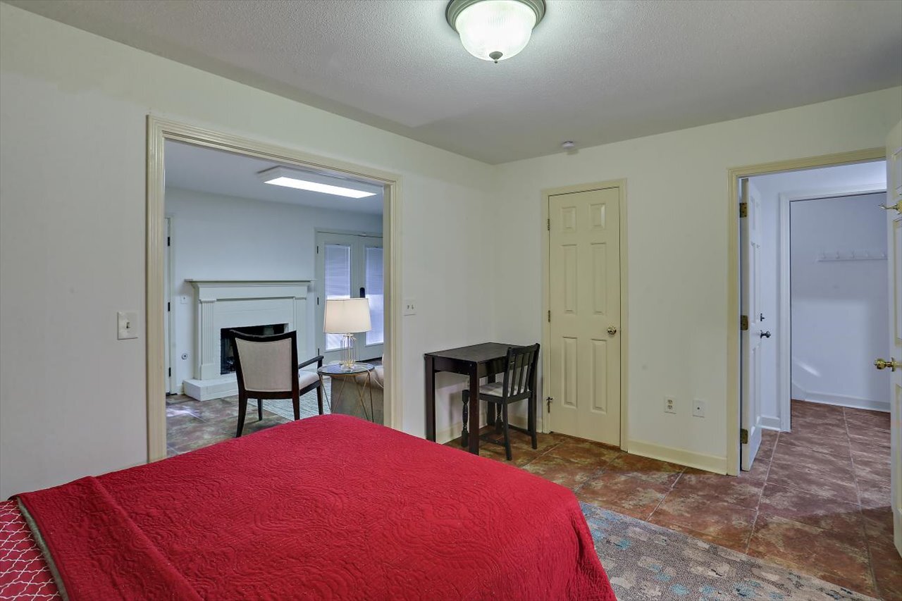 Building Photo - 1332 Roxbury Ct