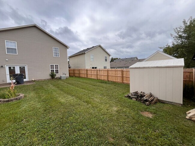 Building Photo - 3 Bedroom Home Available!