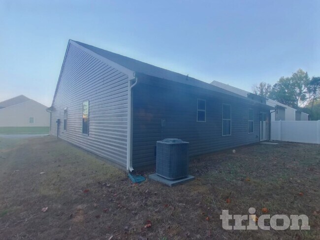 Building Photo - 320 Waterstone Dr