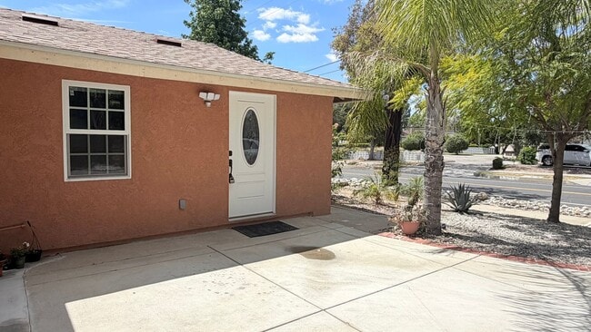 Building Photo - COZY 2BEDROOM IN THE HEART OF CLAREMONT