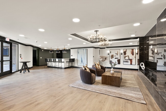 Building Photo - 701 N Henry St