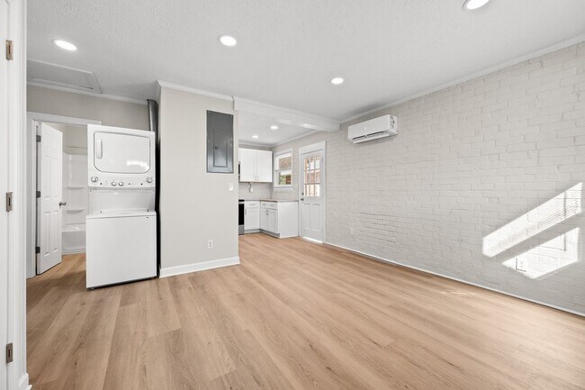 Building Photo - 5013 Oxford St