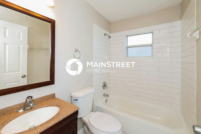 Building Photo - 3 Bedroom Pet-Friendly Home in POINCIANA, ...