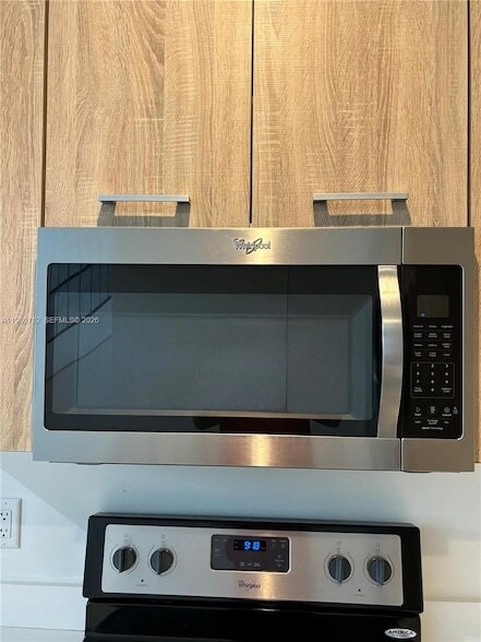 Building Photo - 440 NE 35th Ct