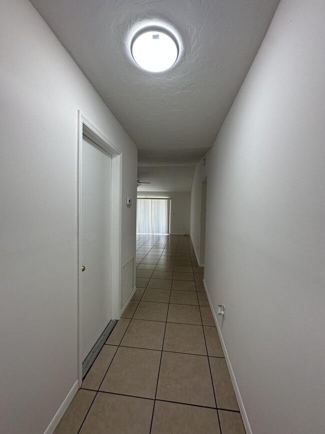 Building Photo - 1217 Schumann Dr