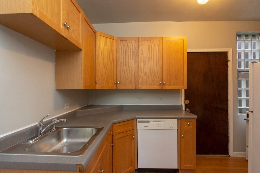 Building Photo - 4220 N Paulina St