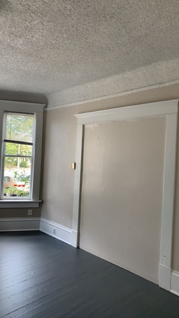 Building Photo - PRELEASE: 4 bdrm/1 bath house near WWU