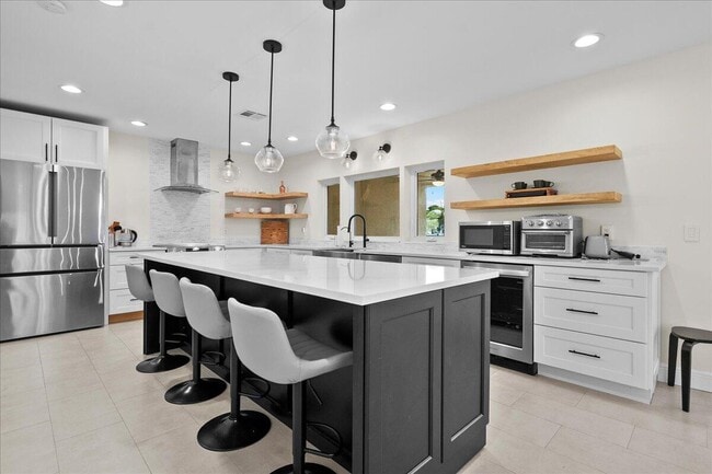 Building Photo - 2447 Country Golf Dr