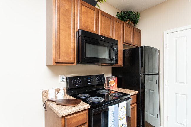 2BR, 2BA - 933 SF - The Easton - The Residences at Liberty Crossing