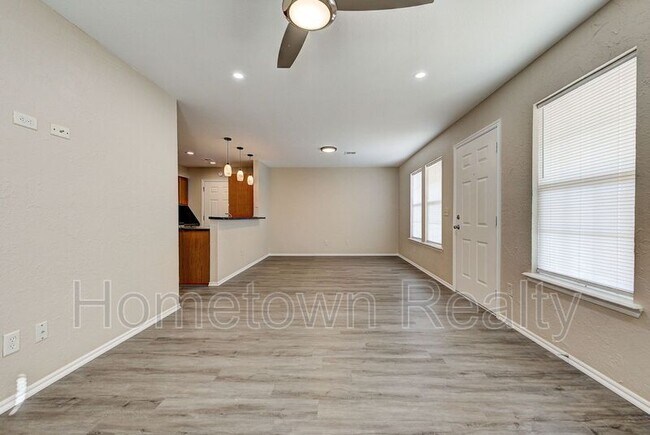 Building Photo - 1704 Tudor Dr