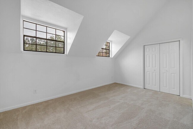 Building Photo - 1305 Cross Creek Cir
