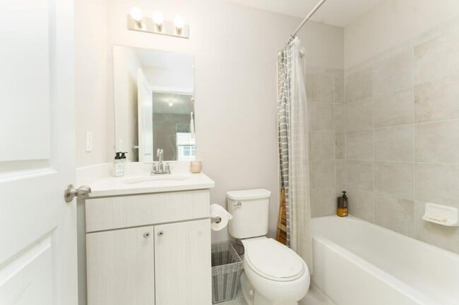 Building Photo - 197 Sean St