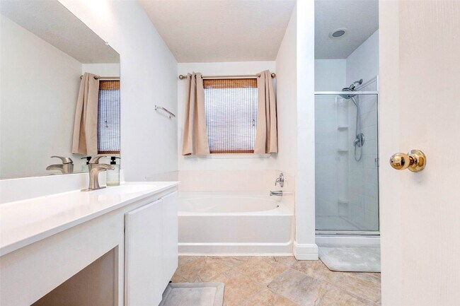 Building Photo - 822 Autumn Point Ln