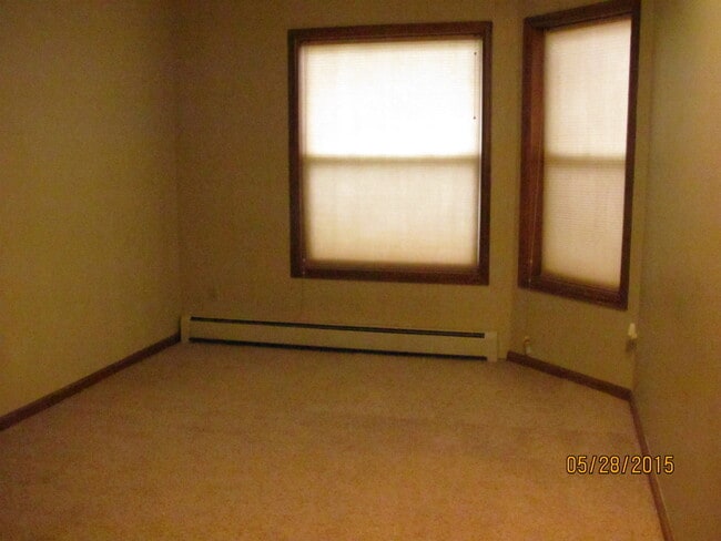 Building Photo - Spacious Single Family Home with a Beautif...