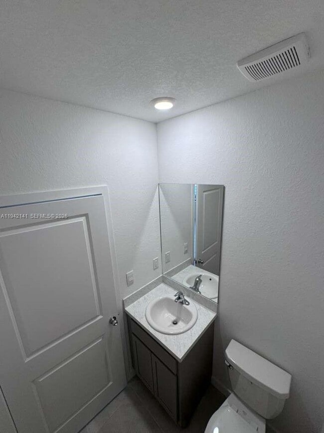 Building Photo - 1549 NE 3rd Ave