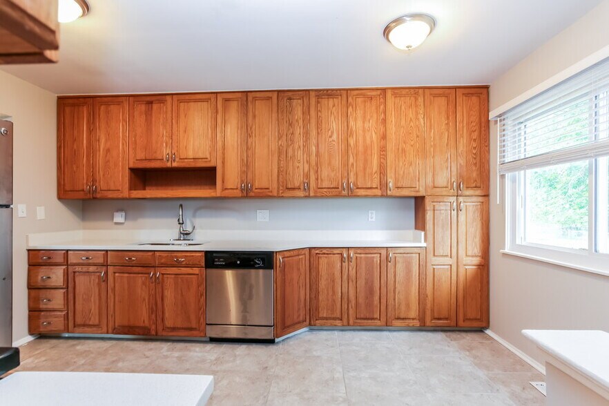 Building Photo - 6544 Portsmouth Dr