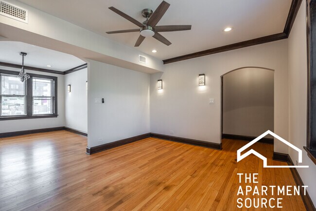 Building Photo - 6409 N Talman Ave