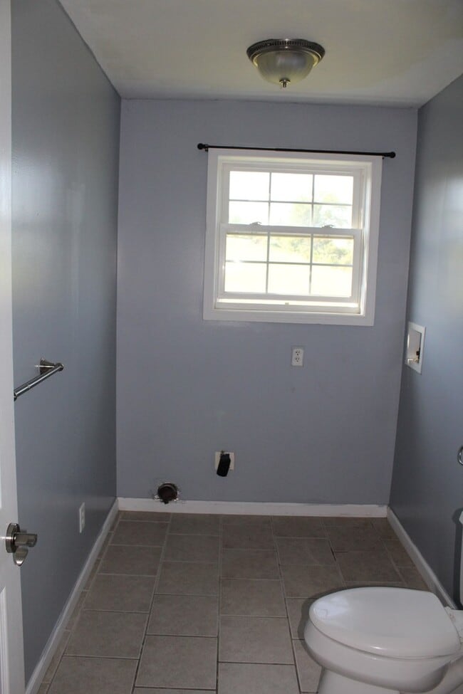 Building Photo - 4 Bed 3.5 Bath with a Inground Pool