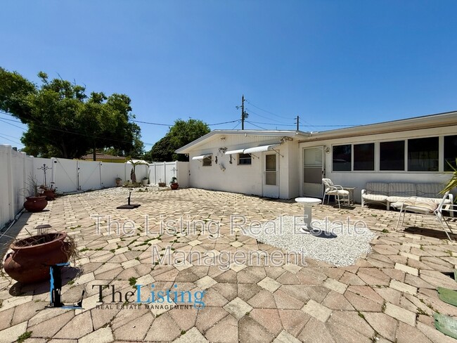 Building Photo - 4518 15th Ave N