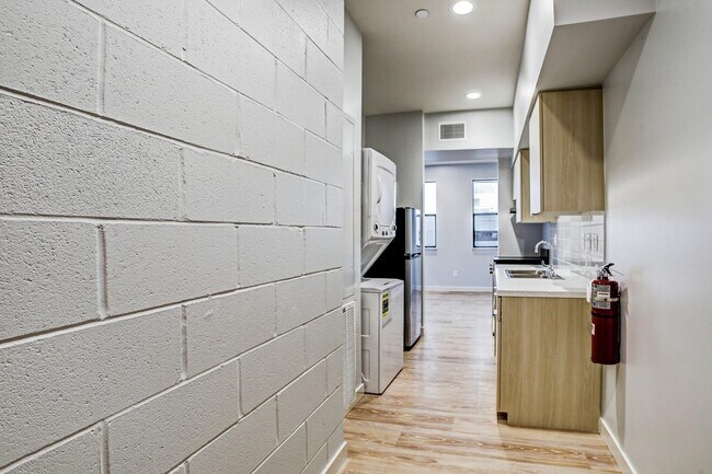Building Photo - 3113 St Charles St