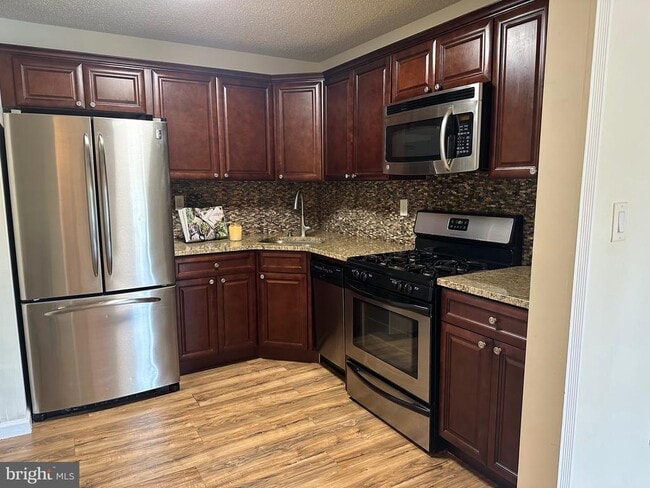 Building Photo - 64 Versailles Ct