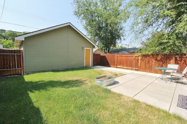 Building Photo - Immaculate Home w/Open Floor-Plan Nestled on the Boise Bench