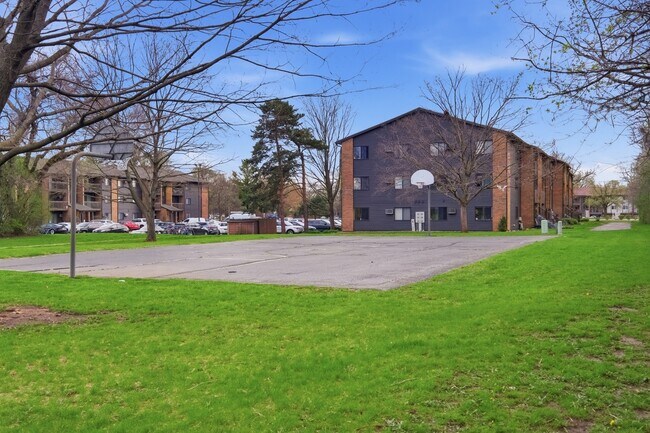 Building Photo - 621 S Virginia Rd