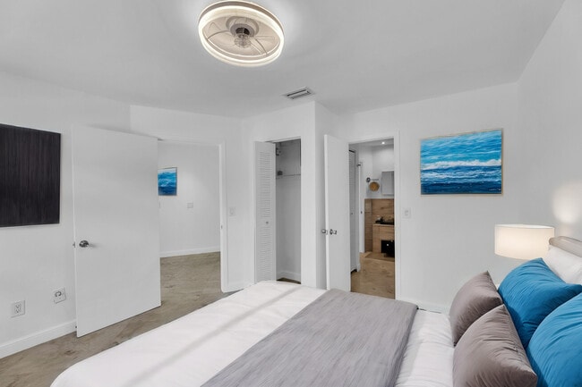 Building Photo - 2119 N 14th Terrace