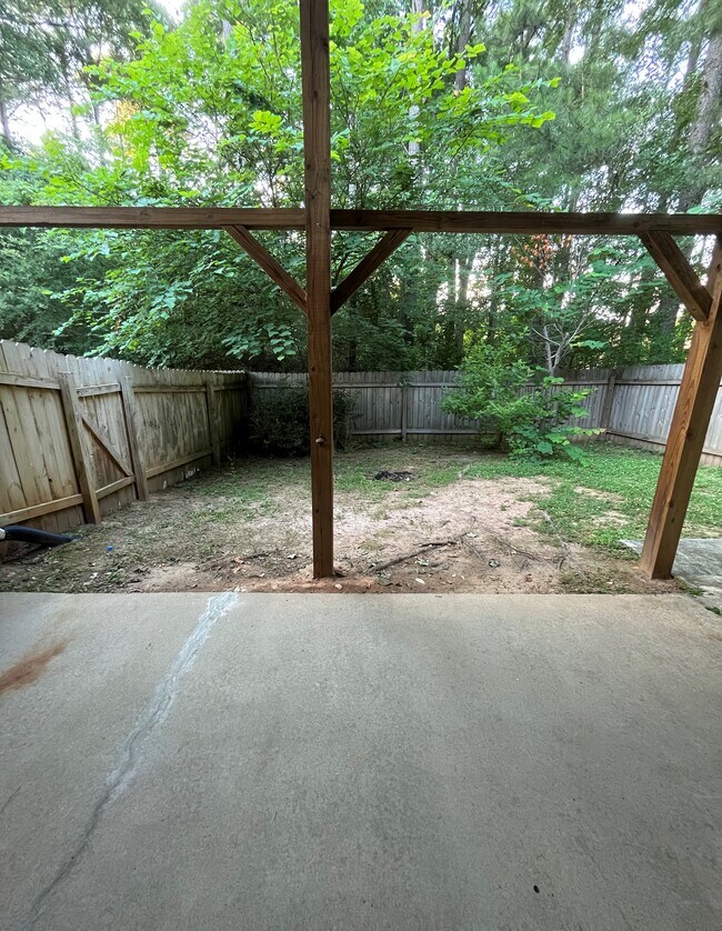 View of fully-fenced backyard - 440 Williamsburg Way