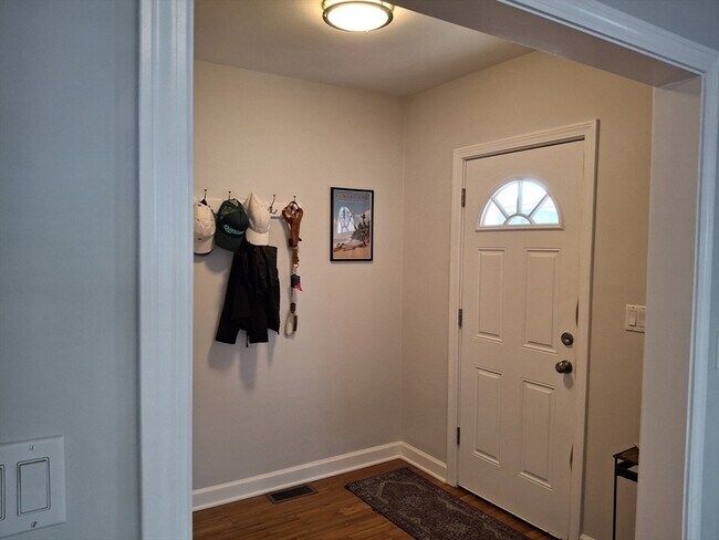 Building Photo - 49 Hersom St