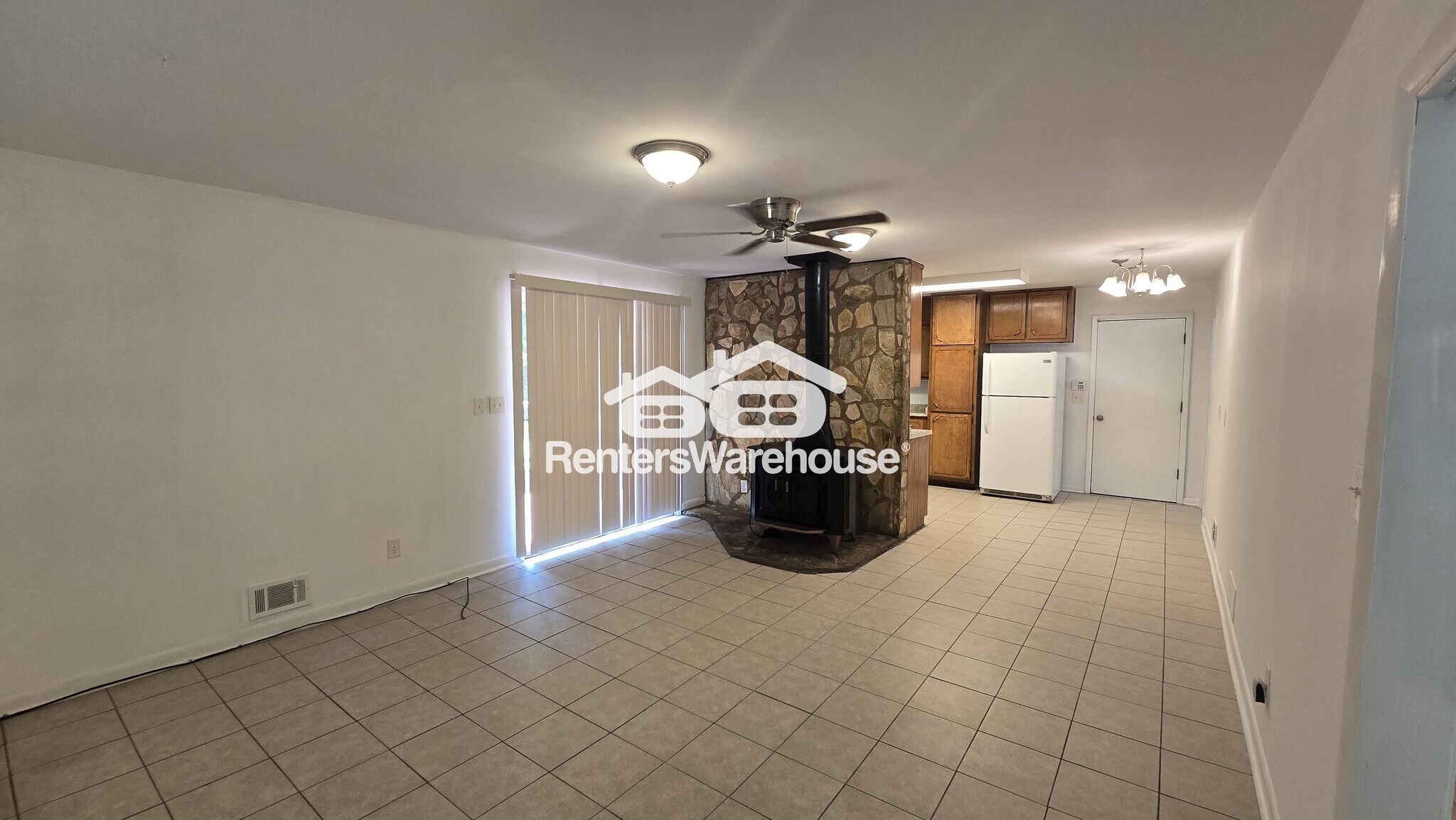 Building Photo - 3961 Lindsey Dr