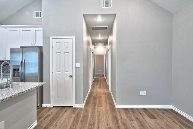 Building Photo - 11911 Nelwood St