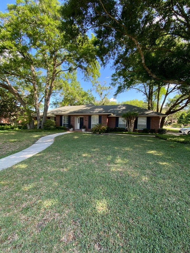 Primary Photo - 1884 Plantation Oaks Dr