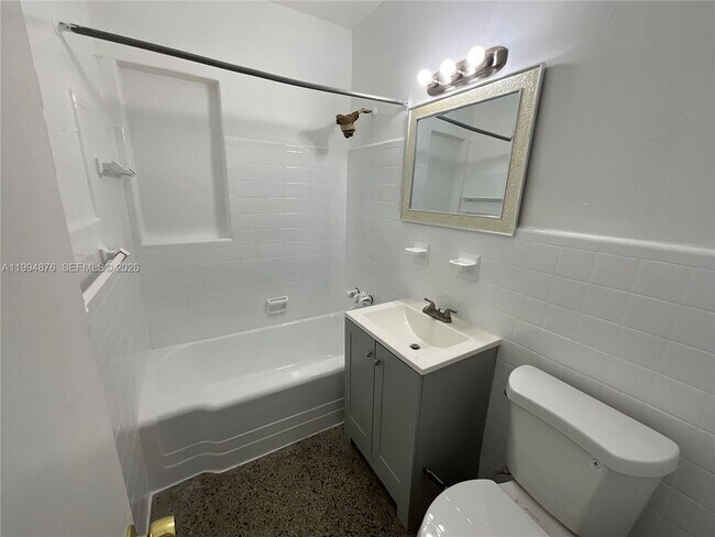 Building Photo - 661 NE 138th St